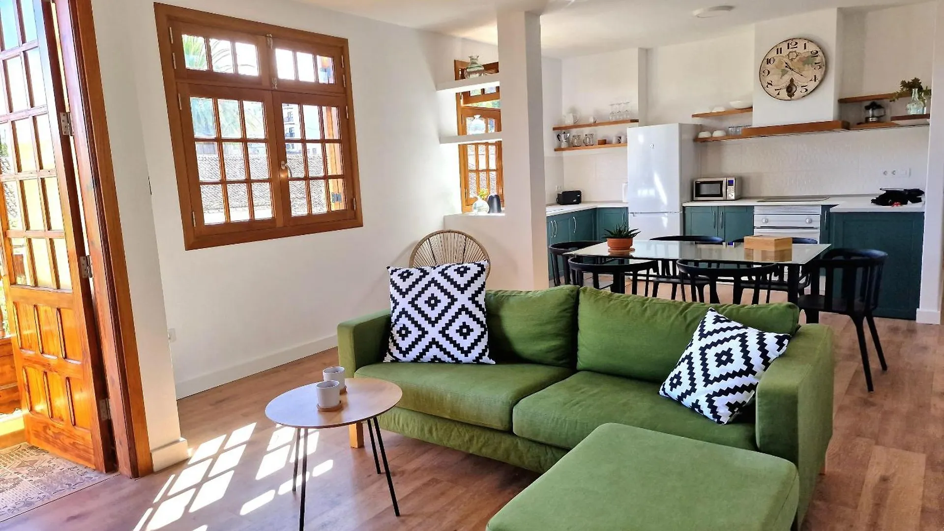 Icod Centre Jacaranda Cozy Apartment By Hrtenerife Net Icod De Los Vinos Spain